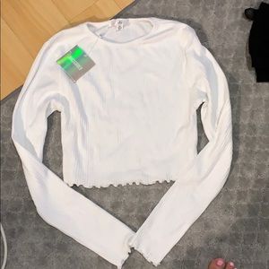 White cropped long sleeve w/ scalloped sleeves
